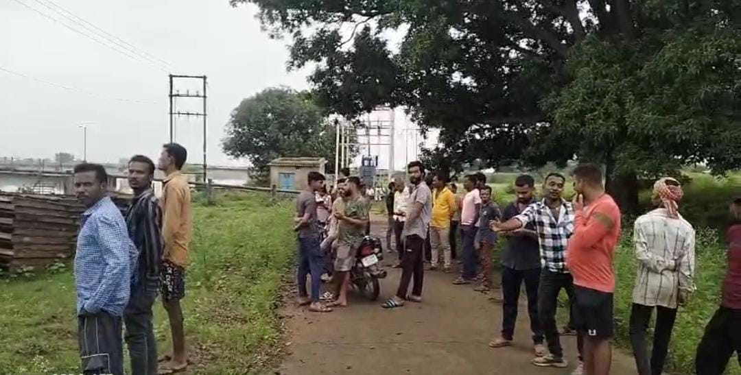 Shahdol News: Angered by the dispute, the younger brother jumped into the river, the elder brother also jumped