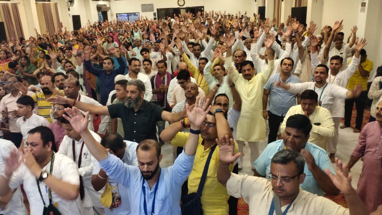 Sri Krishna takes incarnation to destroy the wicked: Sakshi
