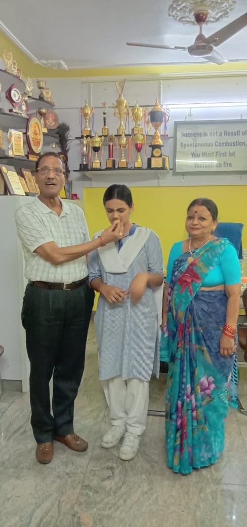 anika thakur get 10 th position in merit of 10th class