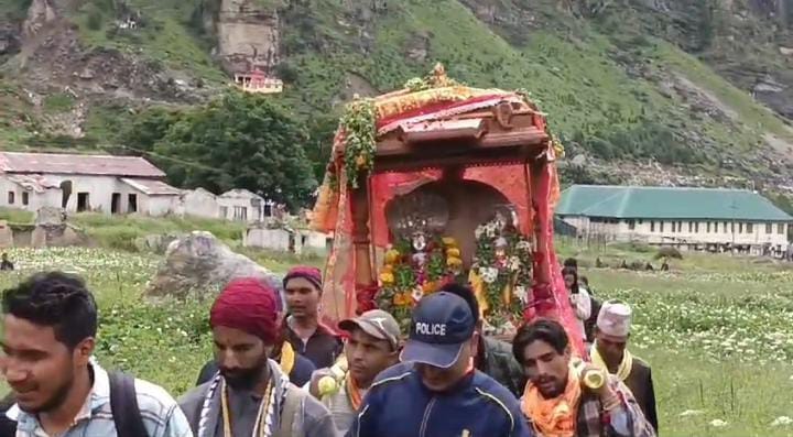 Badrinath Dham Lord Nar-Narayan palanquin reached Mata Murti temple