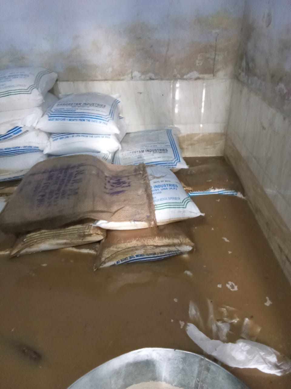 Water entered Deoli Cooperative Depot, loss of Rs 50 thousand