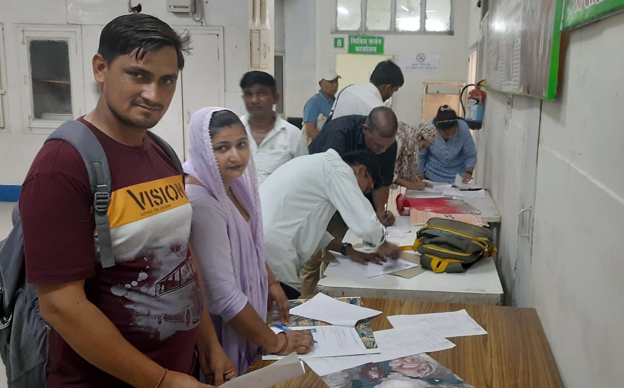 Candidates selected in Group-D came to get medical done, arrangements got spoiled