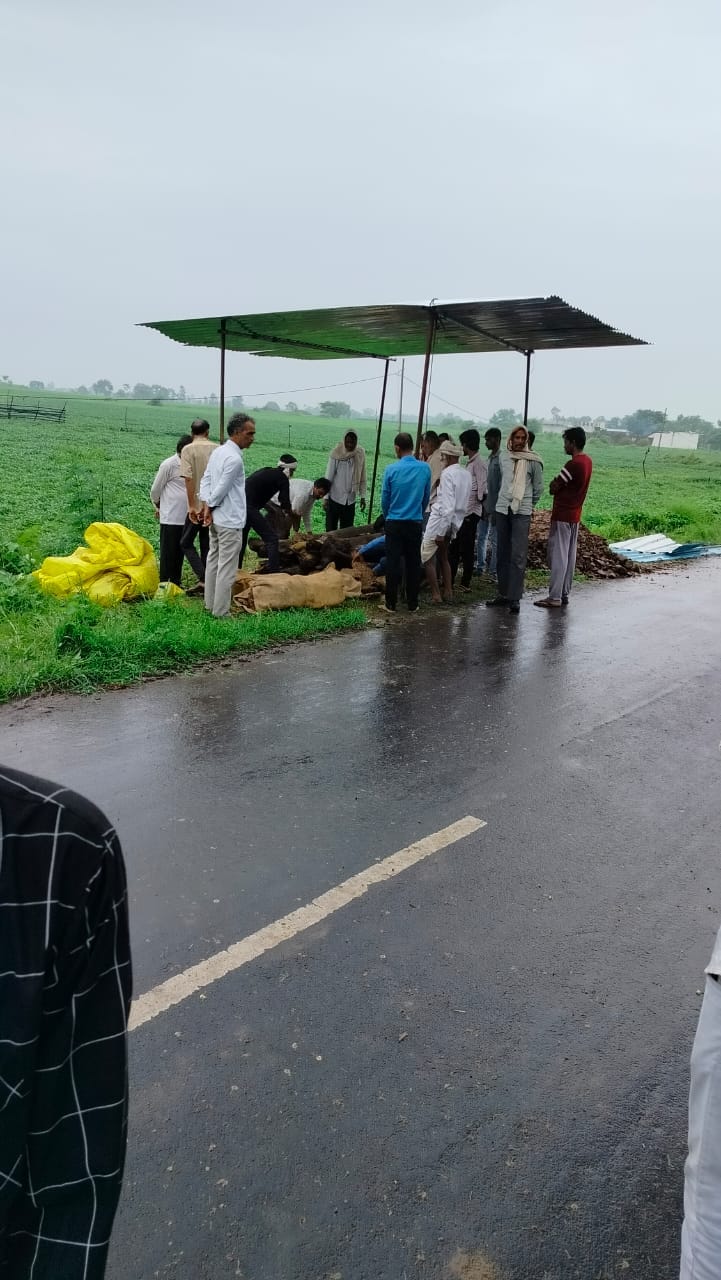 मुक्तिधाम की भूमि पर दबंगों का कब्जा