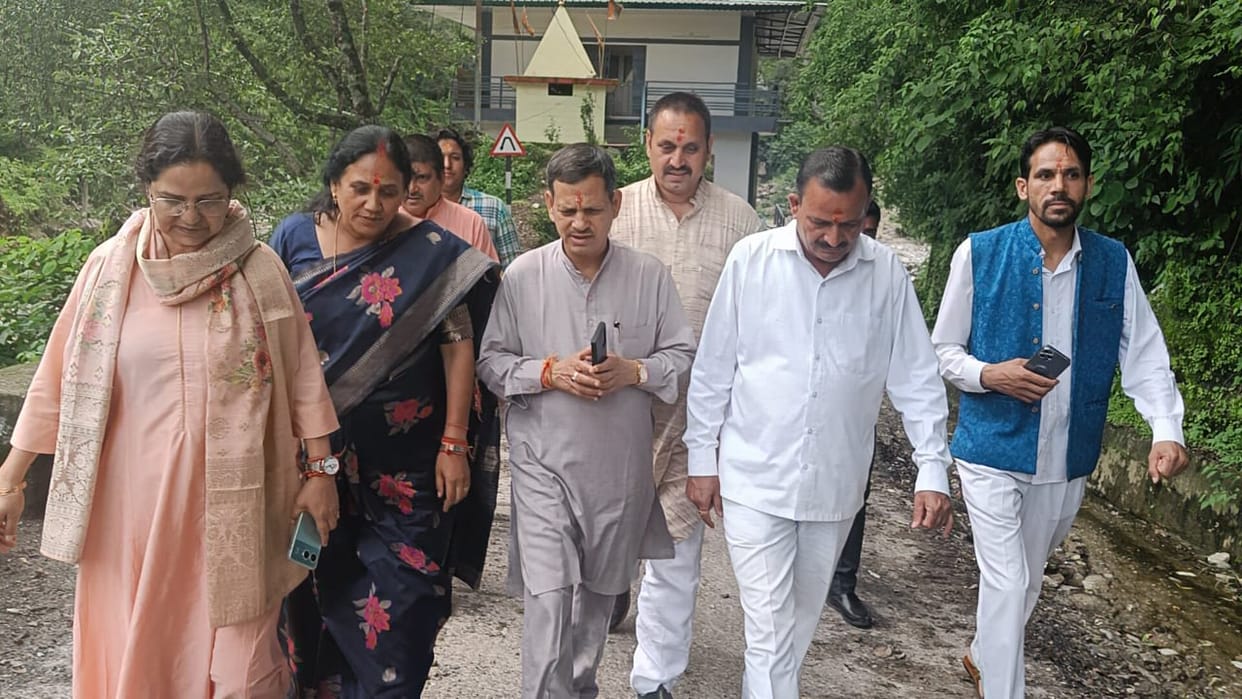 Roads and footpaths should be repaired soon: Kothari