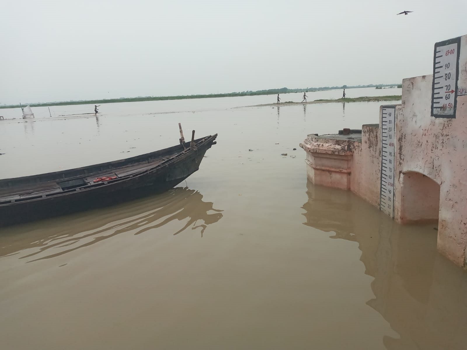 Saryu flowing 55 cm above the danger mark in Barhaj