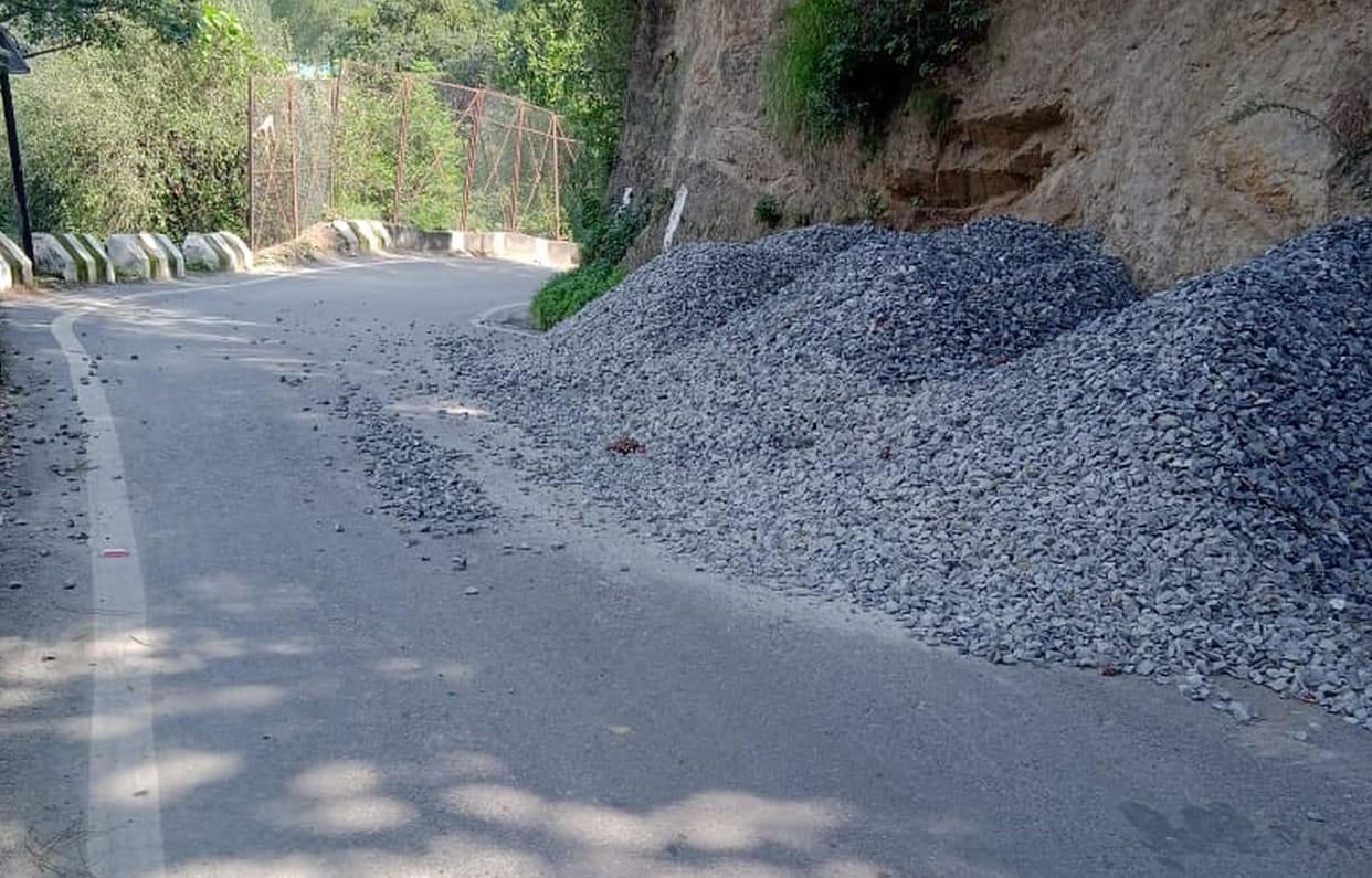 Piles of sand and gravel on the Chamba-Jummahar road are inviting accidents.