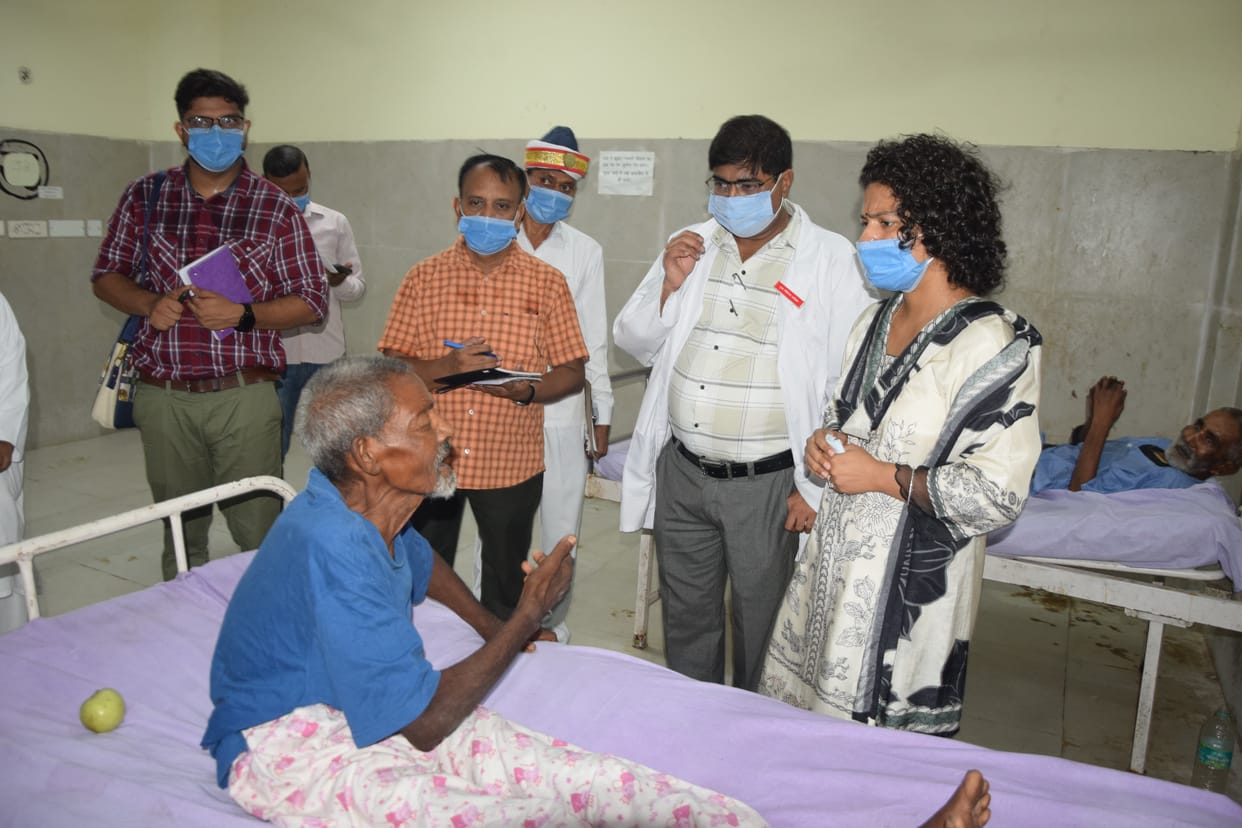 Many employees found absent in the district hospital, lift also closed