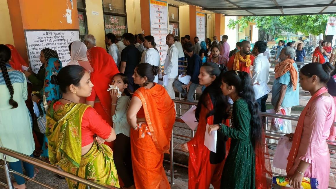 Cook suffering from diarrhea dies, child dies due to respiratory problem