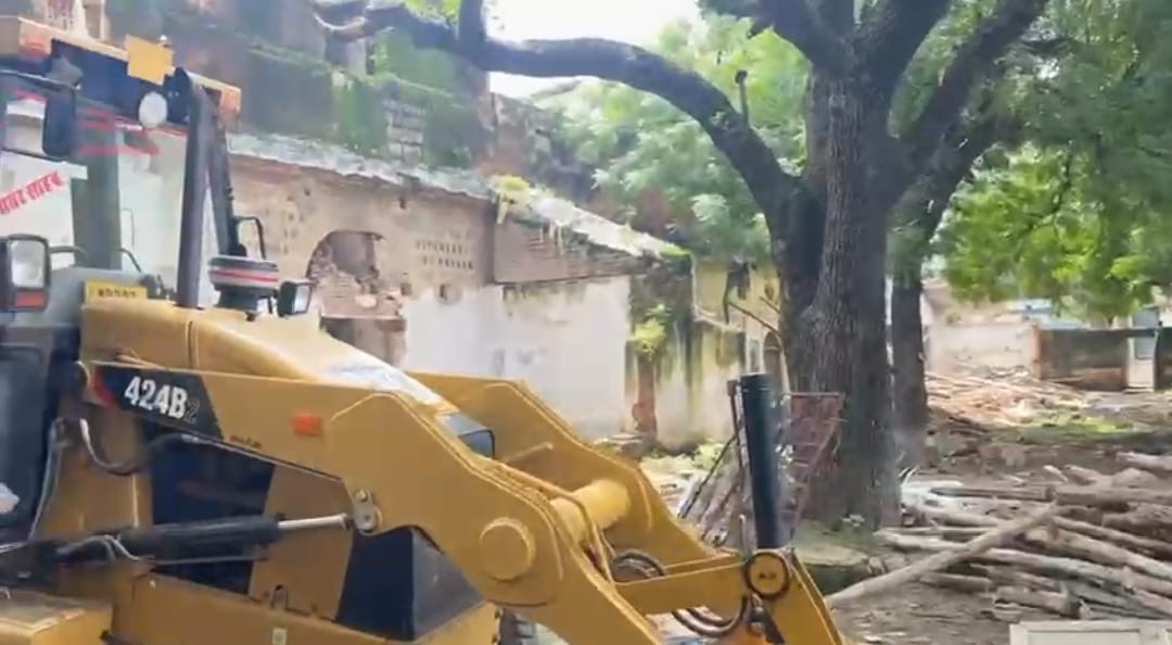 Precious land of Municipal Corporation was encroached upon freed by using bulldozer