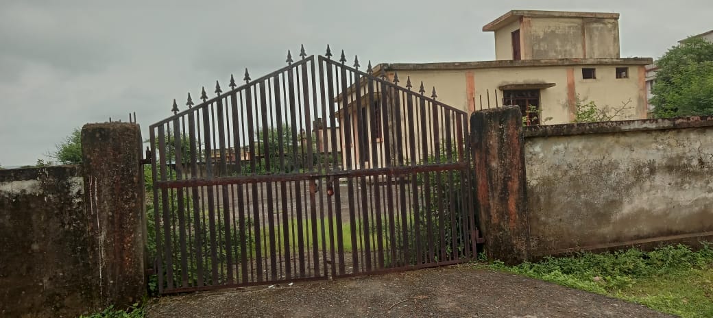 Damoh building agriculture department built ten years ago has not been opened till date has become dilapidated