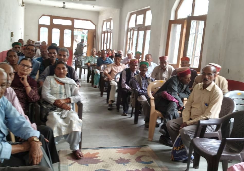 Pensioners protested against extension of service
