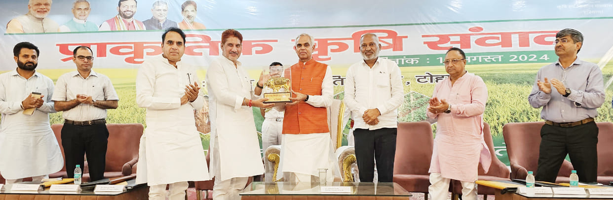 Farmers are destroying friendly insects by burning stubble: Acharya Devvrat