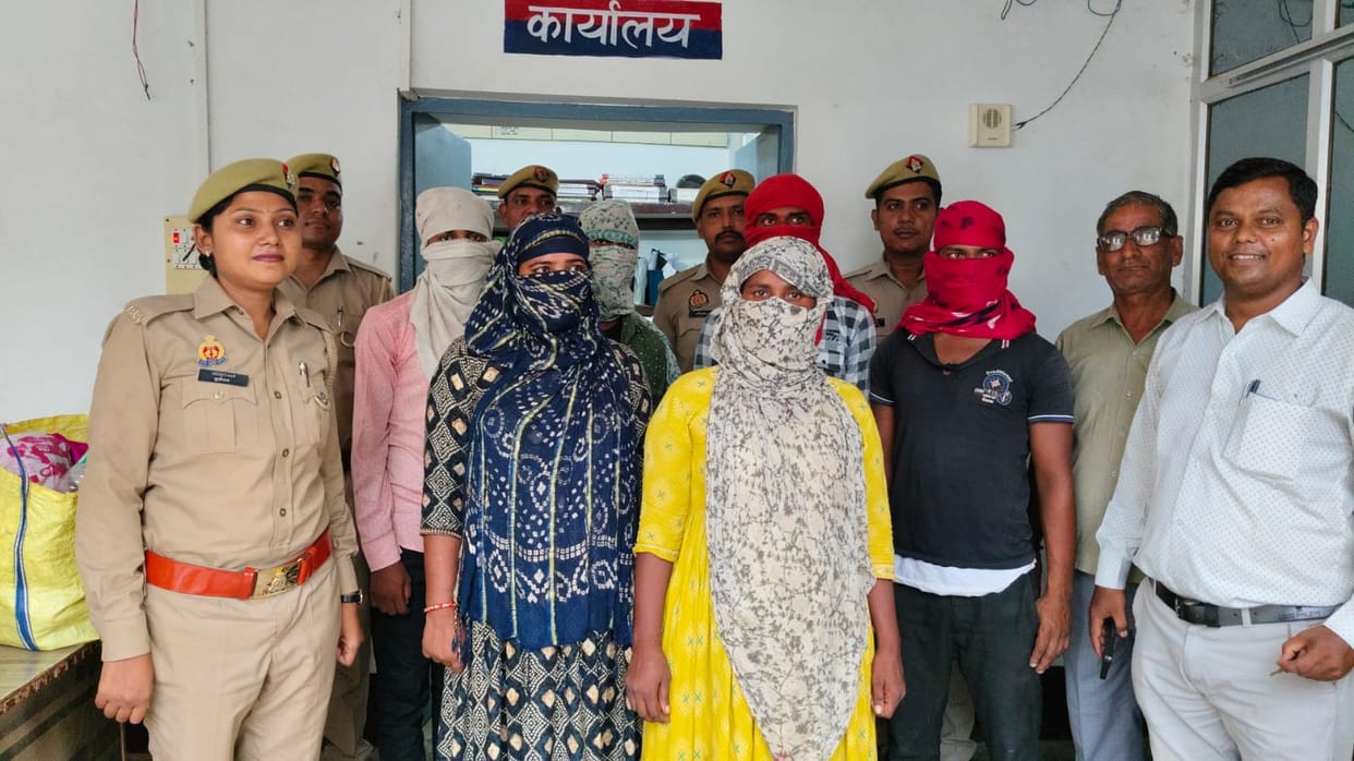 Six turtle smugglers including two women arrested