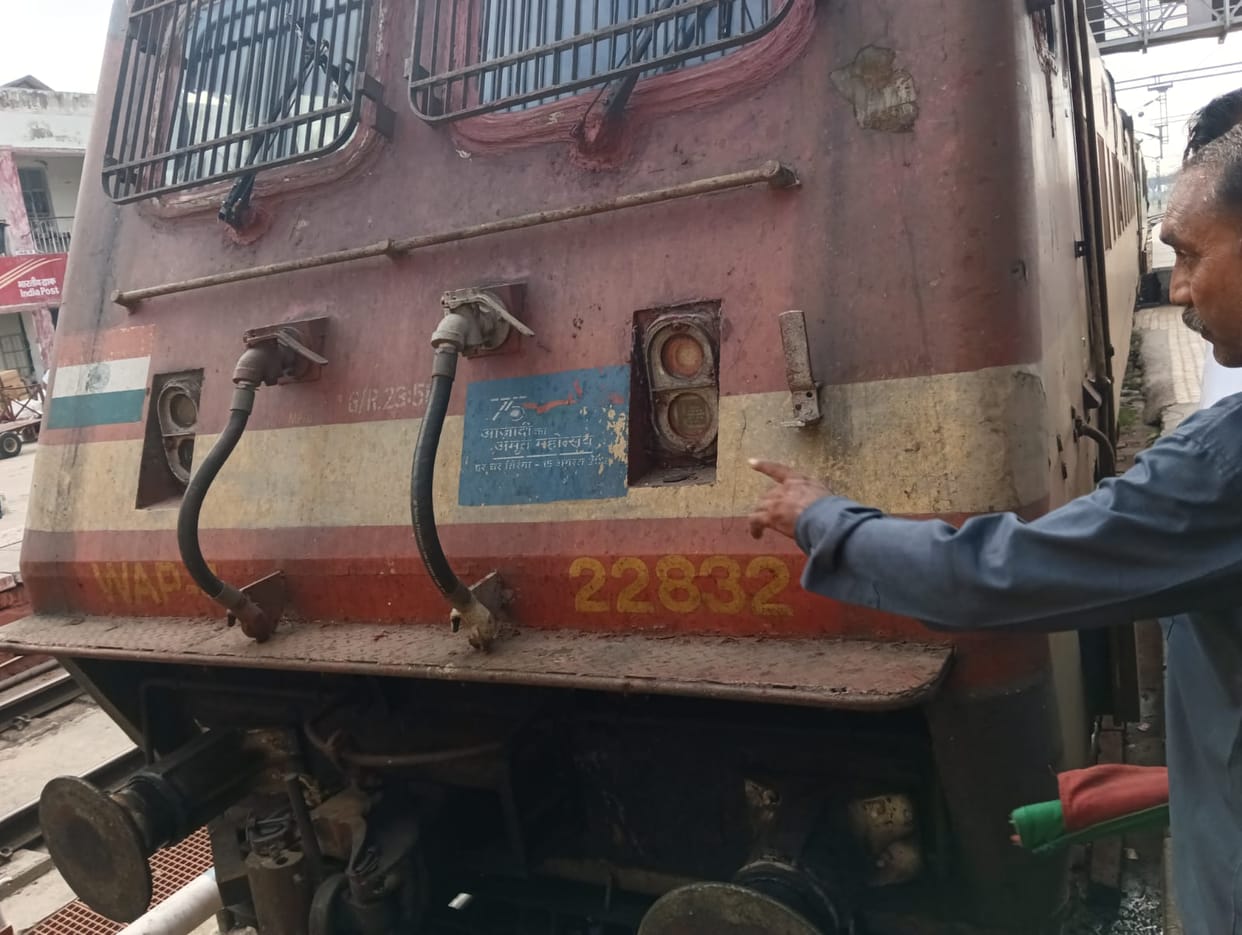 The wheels of Jhelum Express going from Jammu Tawi to Pune got jammed, the train stood idle for two hours