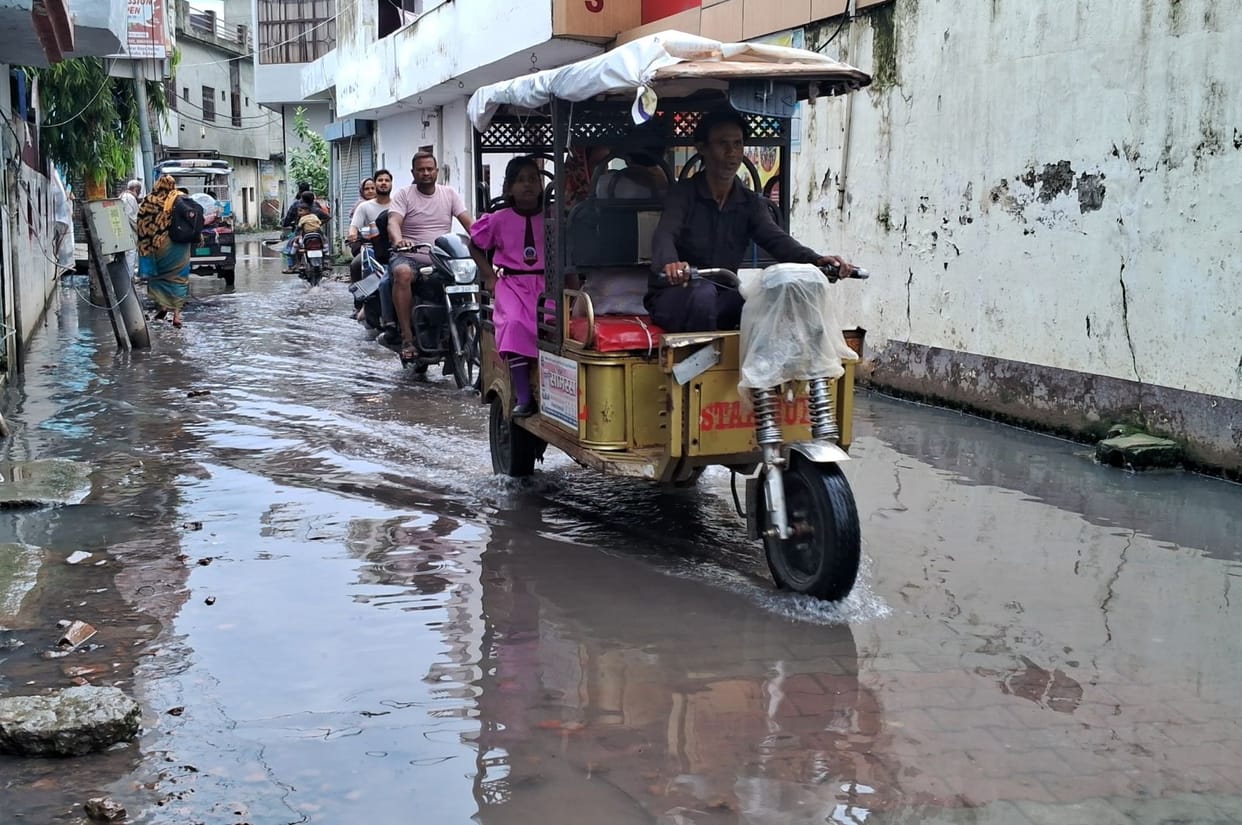 Waterlogging even after 24 hours of rain, making it difficult to reach homes