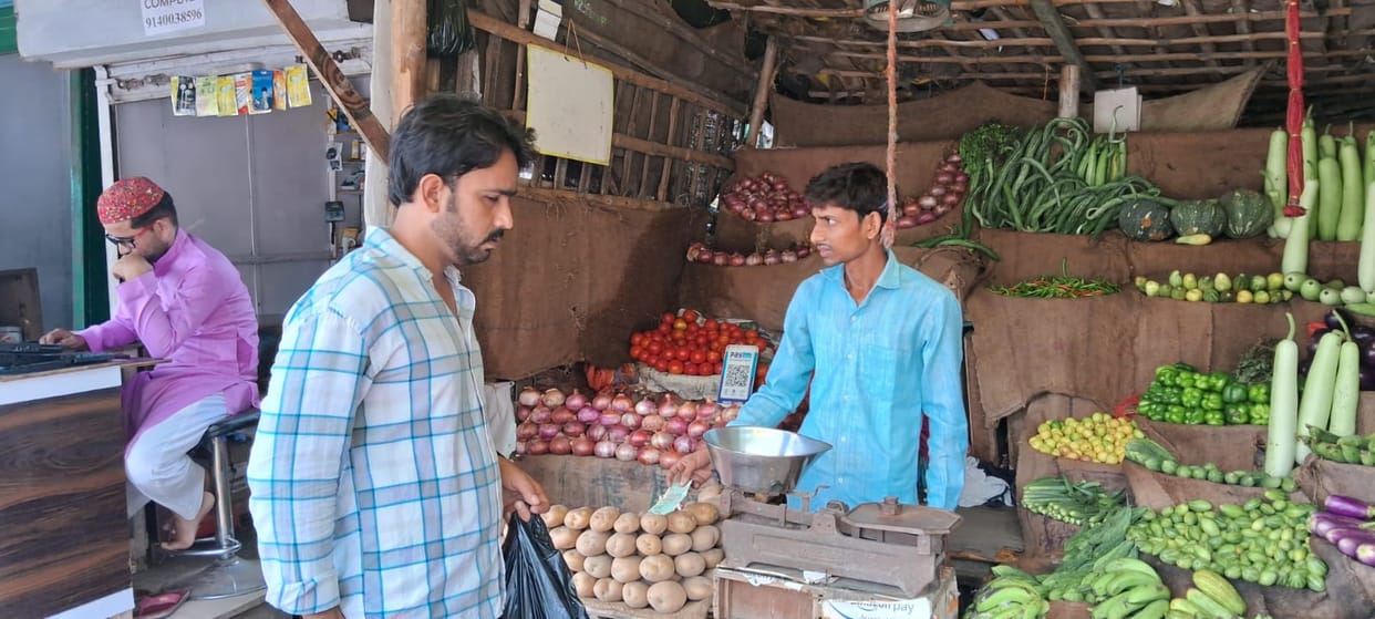 Palia-Bhira road: Life in trouble due to traffic stoppage for a month