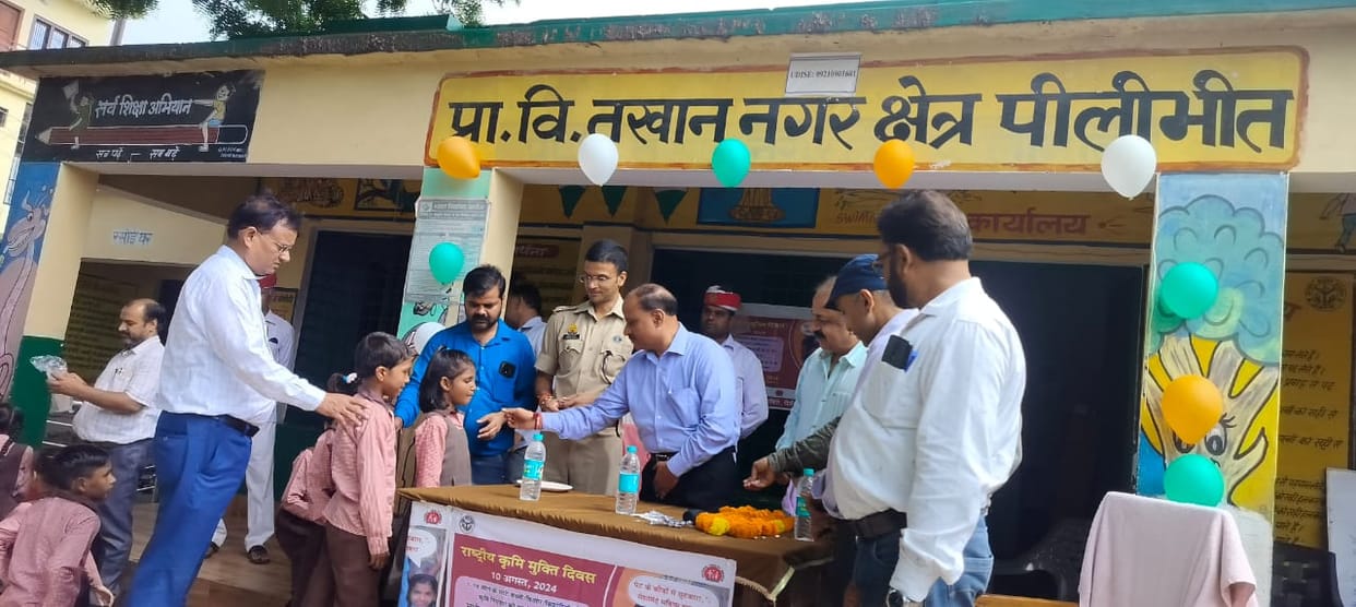 Medicine given to children on deworming day