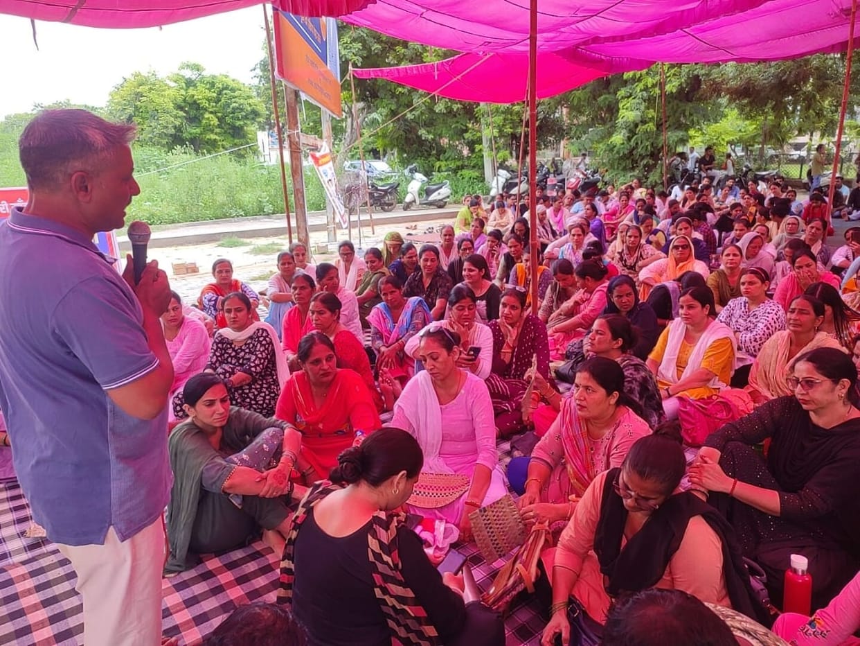 NHM workers' strike continues, will protest today by wearing black clothes