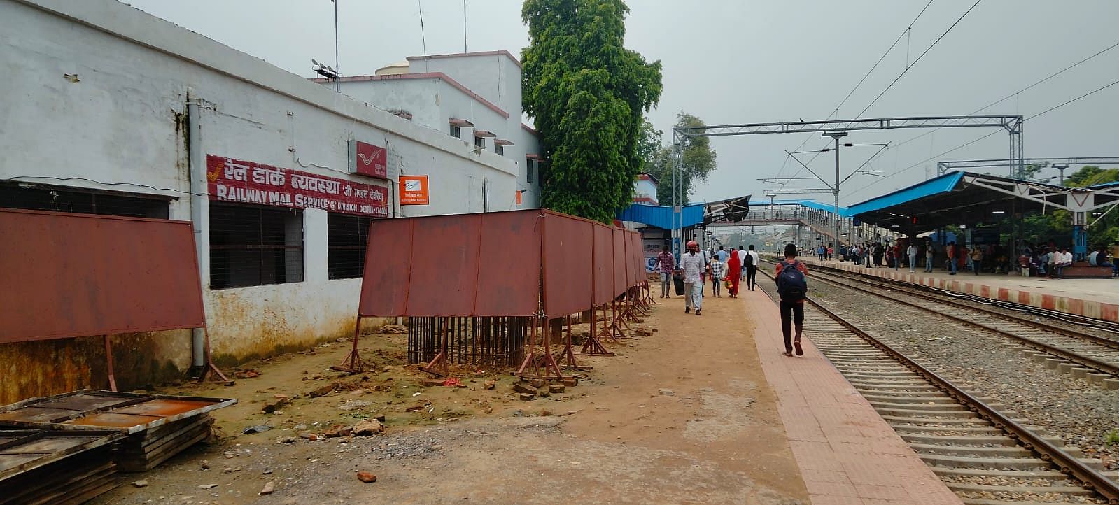 Construction of foot overbridge has started, it will be easy for railway passengers to go to other platforms.