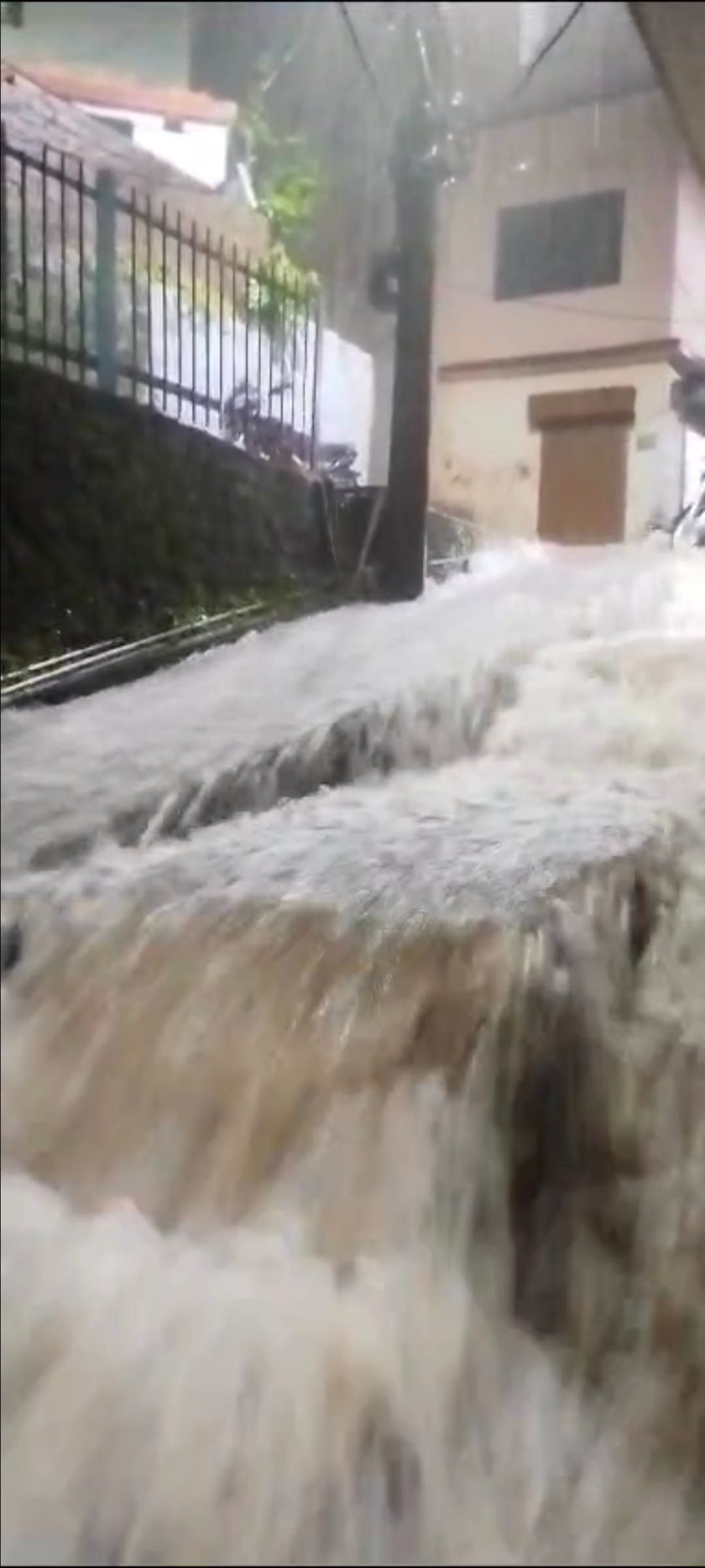 water enter into houses and shops