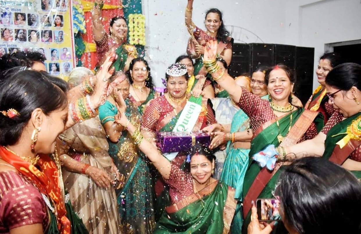 Mouli Varshneya became Teej Queen, brilliant students received prizes