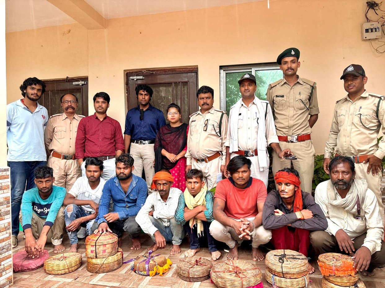 Damoh The forest department caught more than 10 snake charmers who cruel to snakes