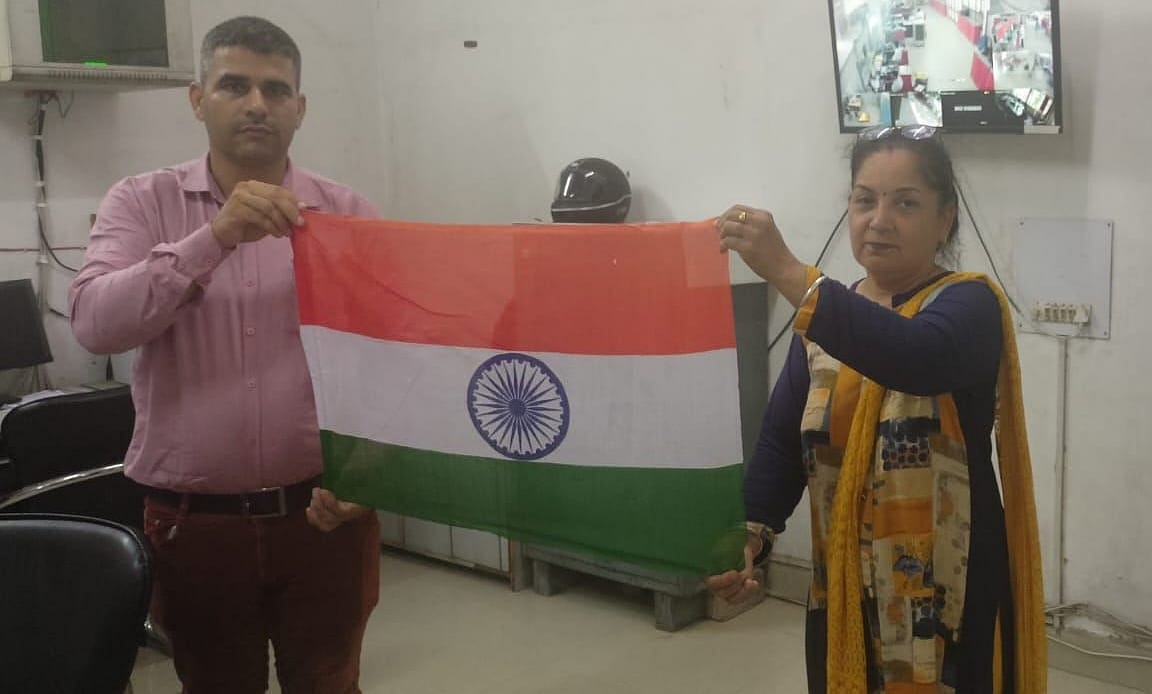 Buy tricolor flag from postal department for Rs 25