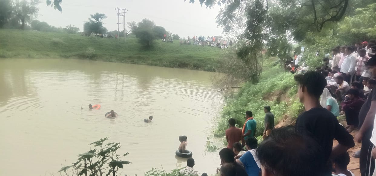 Two students of class 10th who went to take bath in a pond died by drowning