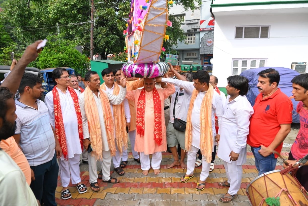 Procession taken out on Jyot Mahotsav, a flood of devotees gathered