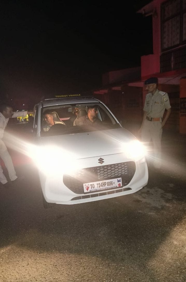 Villagers put stones on the roads to arrest the thief gang