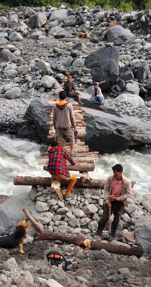 Villagers of Kasta built a bridge across the drain