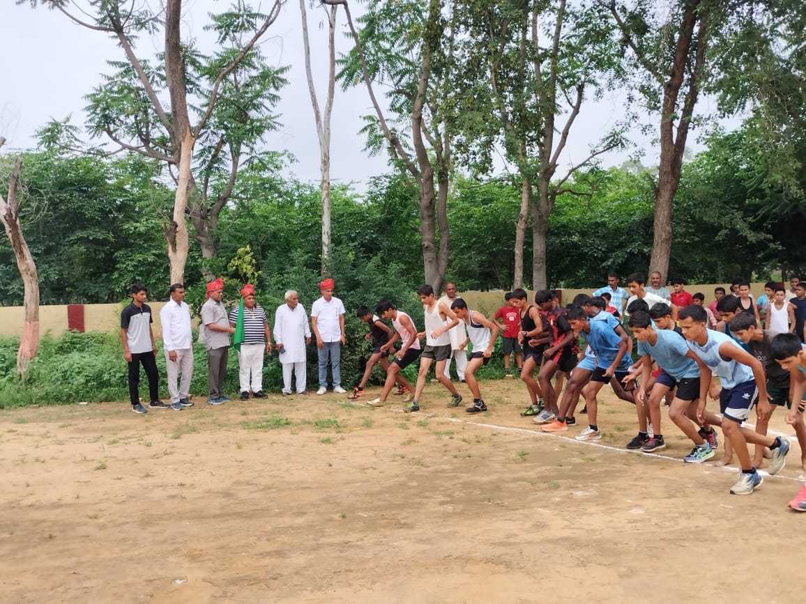 Himanshu and Reena stood first in 400 meters