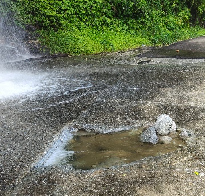 The Overflowing Drain Water Spreading On The Road On Thal-munsiyari ...