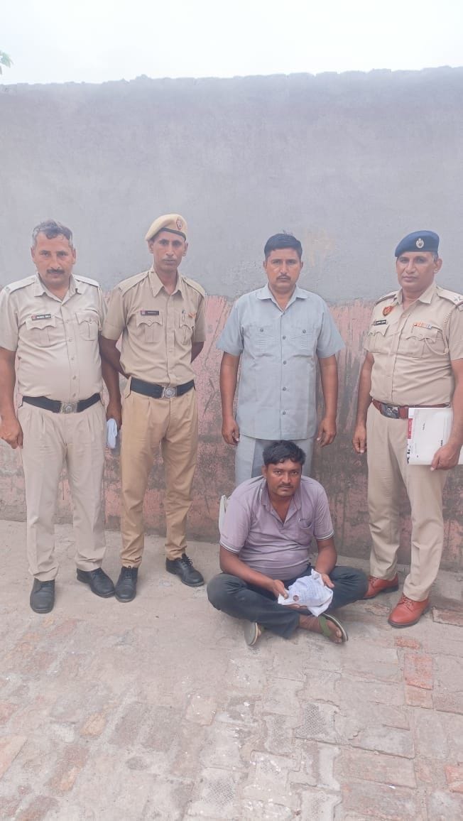 Smuggler arrested with ganja