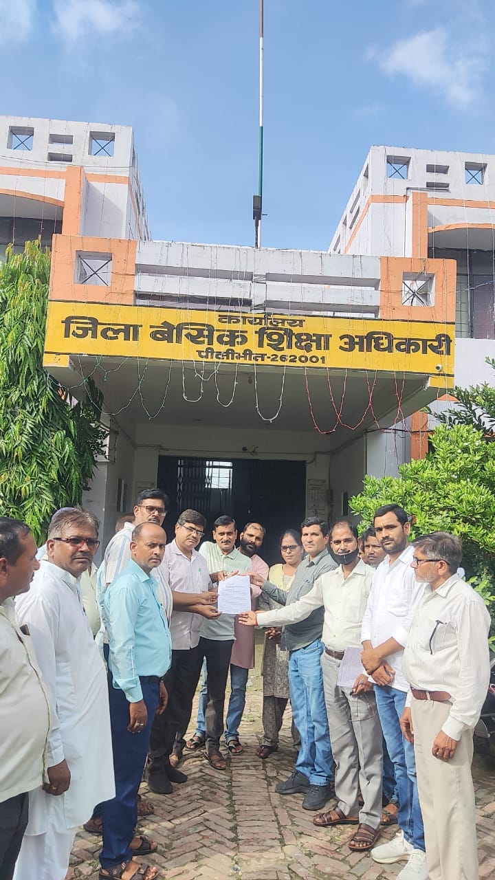 Shikshamitras roared at the BSA office over three-point demands