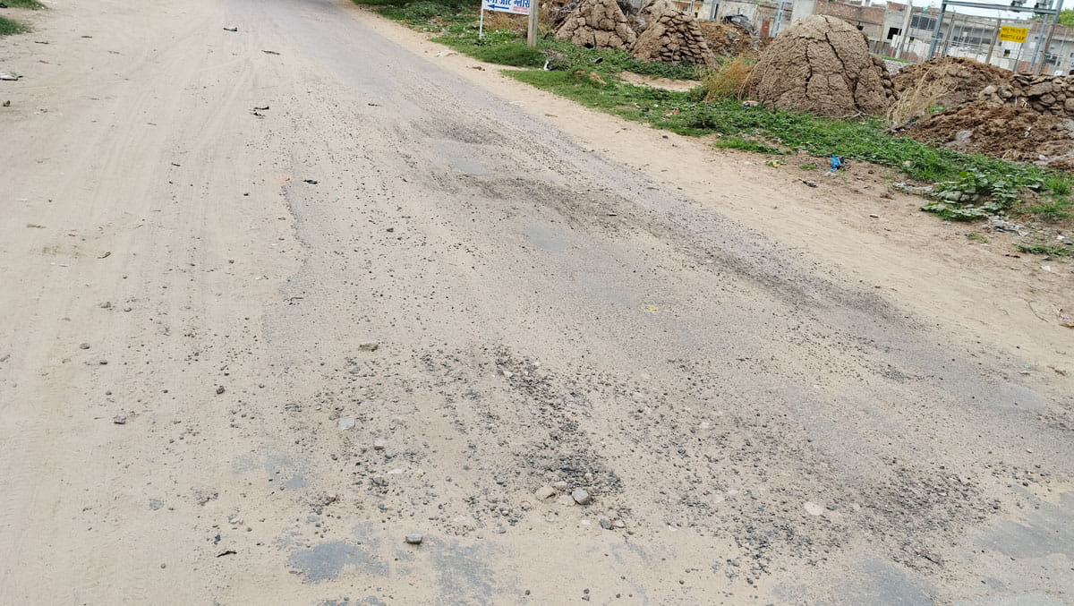 People are troubled due to the dilapidated condition of Bhattukalan-Sulikhera road, raised demand to get it repaired from the administration.