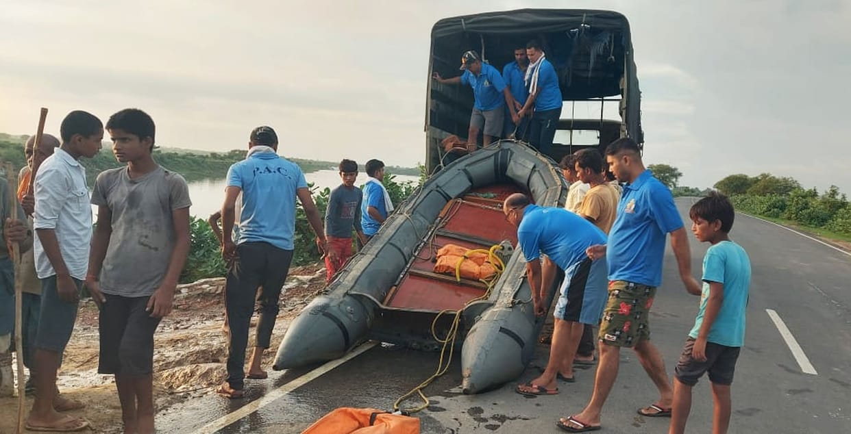 A young man returning from Delhi jumped into Rapti, search continues