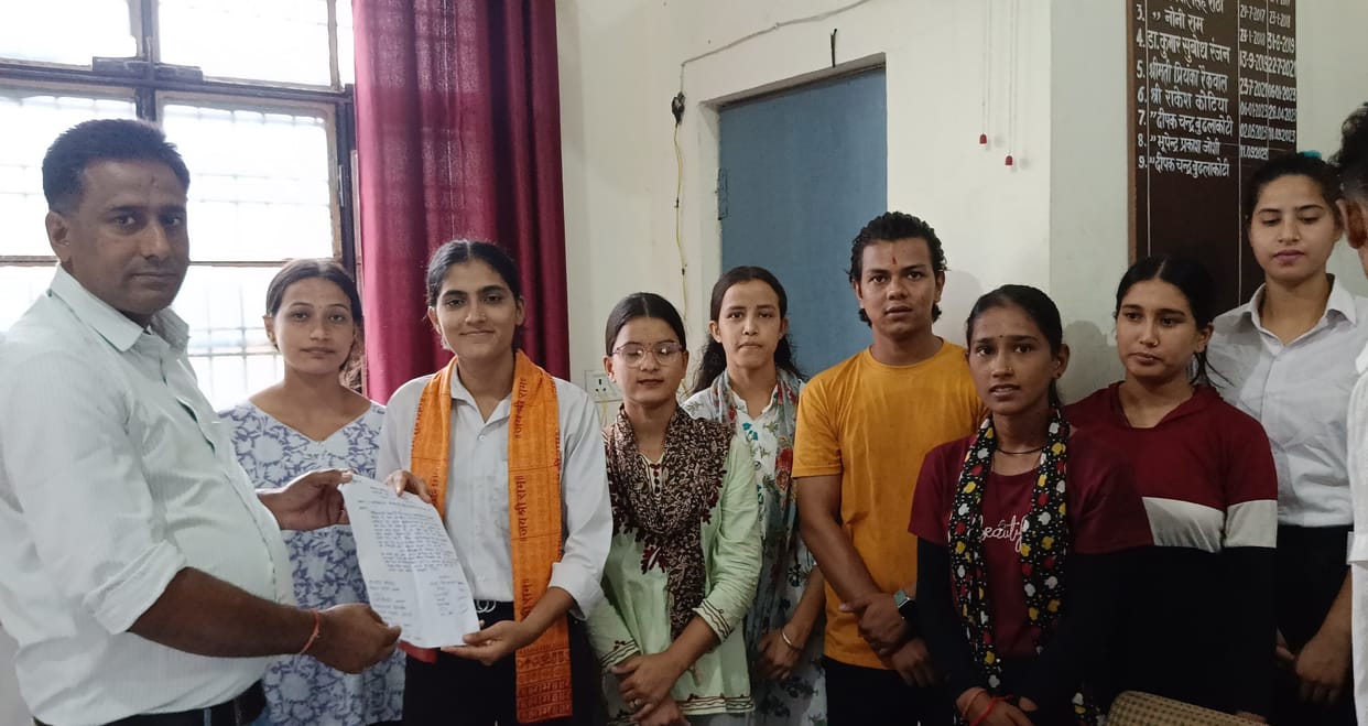 Himanshi won in dancing and Lakshita won in singing.
