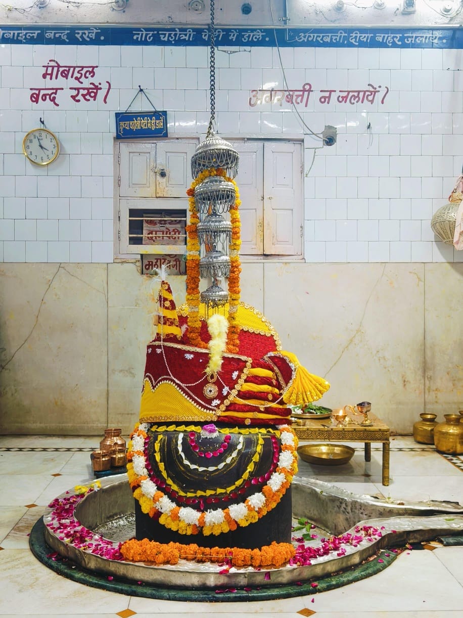 Thousands of devotees came to have darshan of Lord Jageshwarnath on the fourth Monday of Sawan
