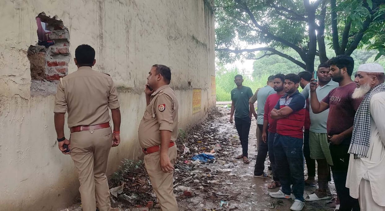 Sports clothes and cash worth Rs 3 lakh stolen from shop