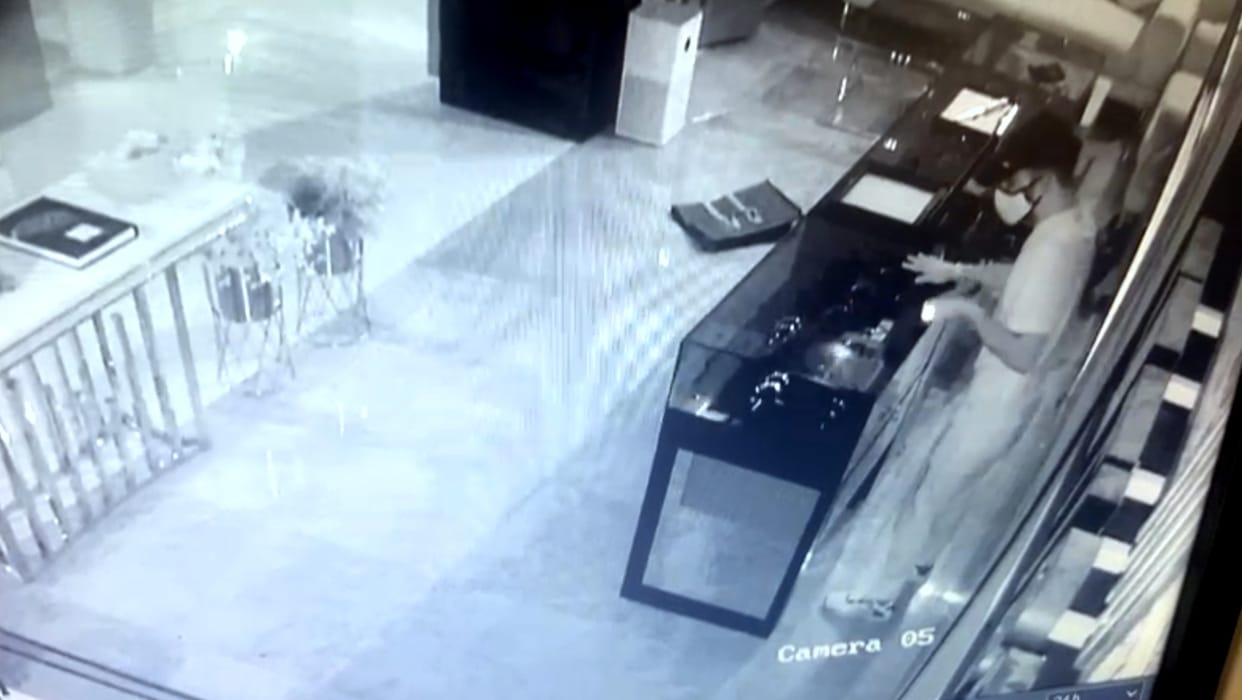 Watches worth Rs 3 crore stolen from showroom 100 meters away from police post