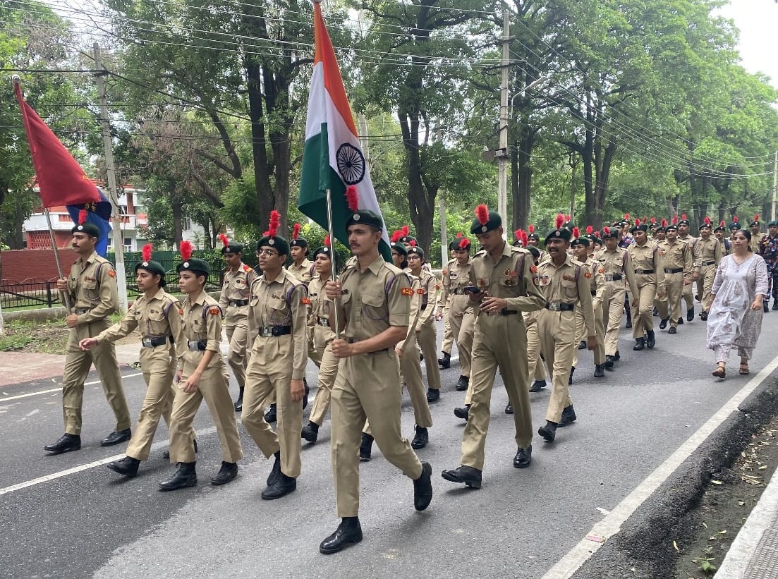 NCC cadets took out tricolor march in university campus
