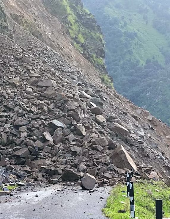 Darki hill on Dhapa-Milam road of Munsiyari