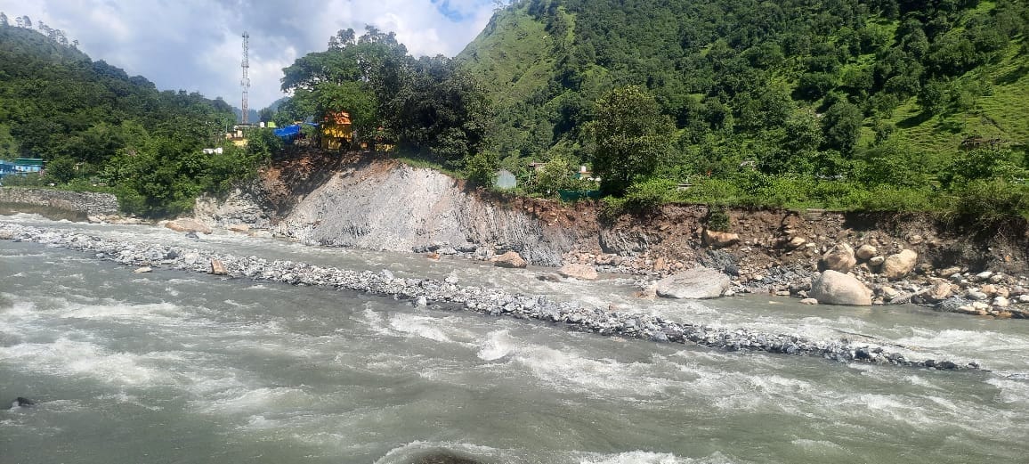 Temple group in danger due to river erosion in Nachni