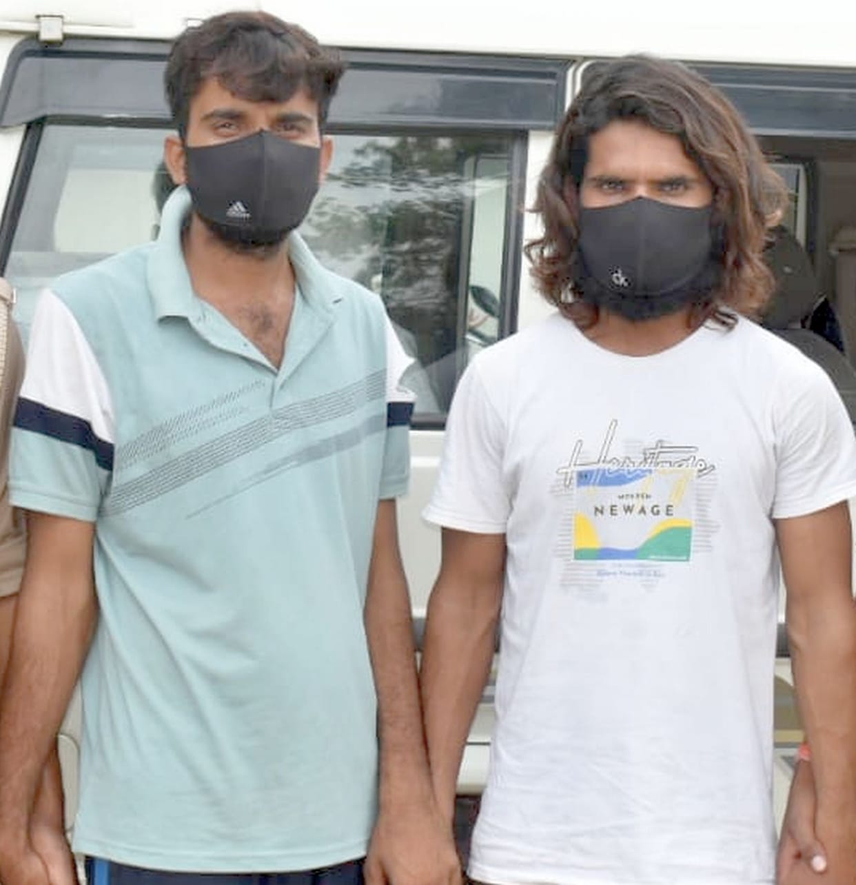They were stealing mobile phones worth Rs 70 lakh from Delhi and were caught in Jafrabad
