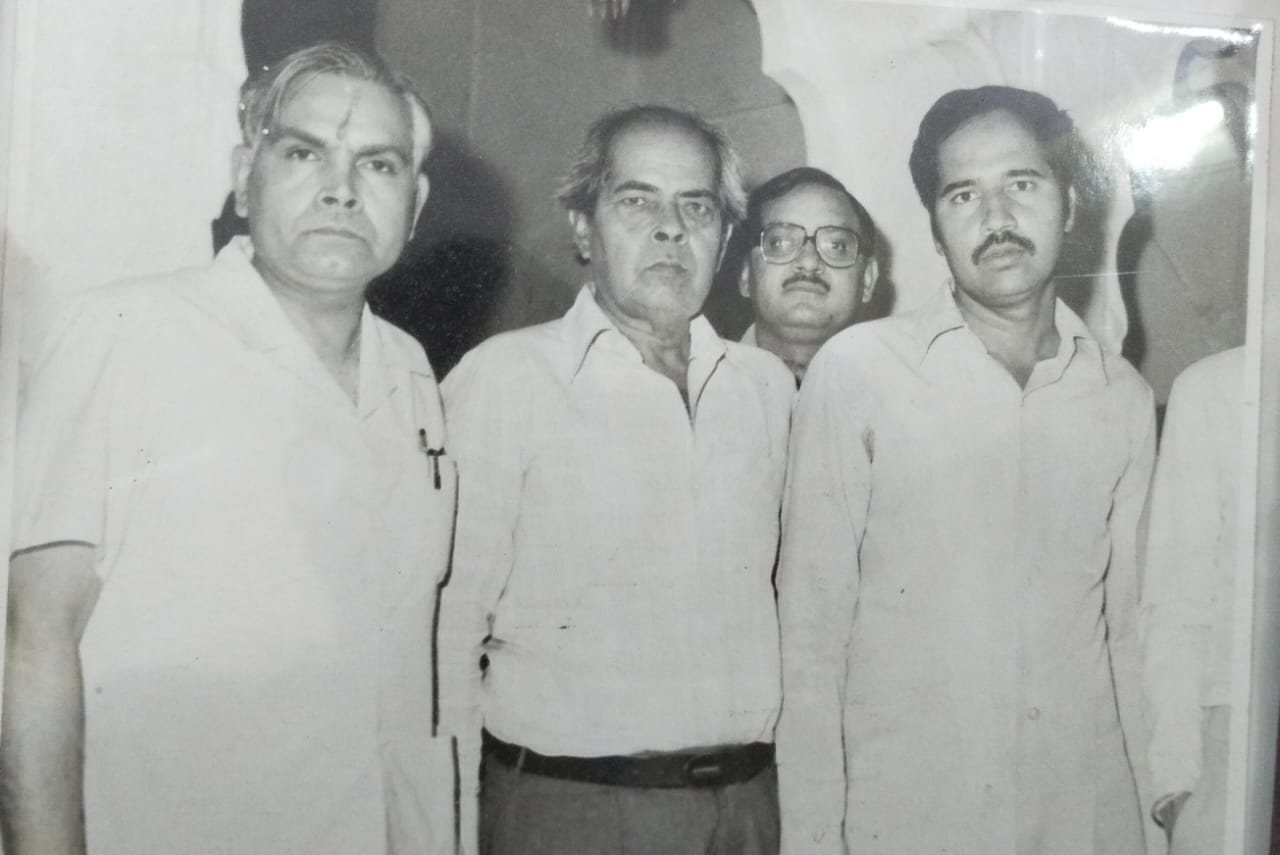 परिजनों के साथ पूर्व विदेश मंत्री कुंवर नटवर सिंह- फाइल फोटो