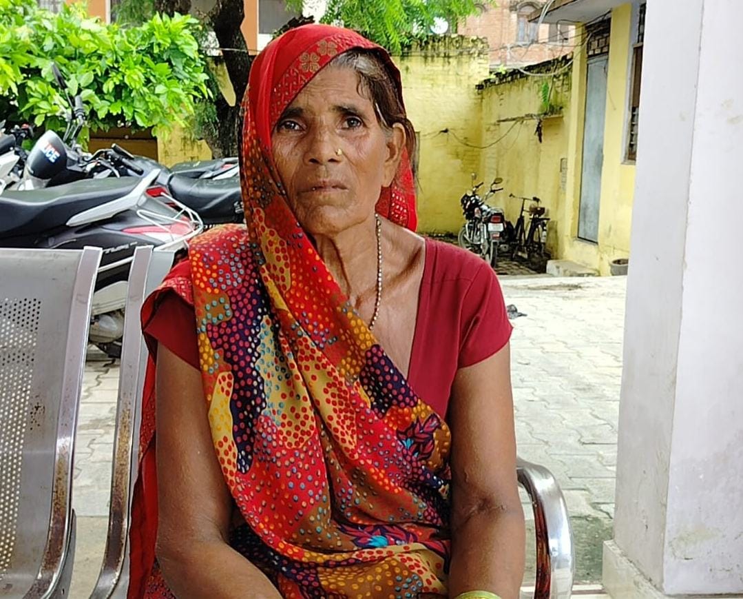 Woman got her earrings removed by luring her with Rs 5 lakh