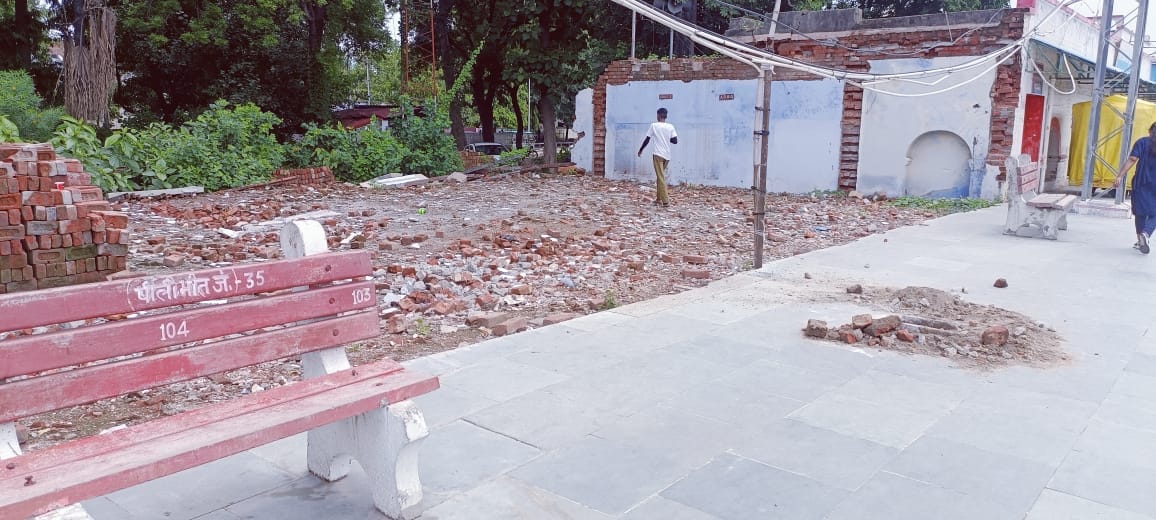 Redevelopment work of the station is slow, passengers are troubled by the chaos
