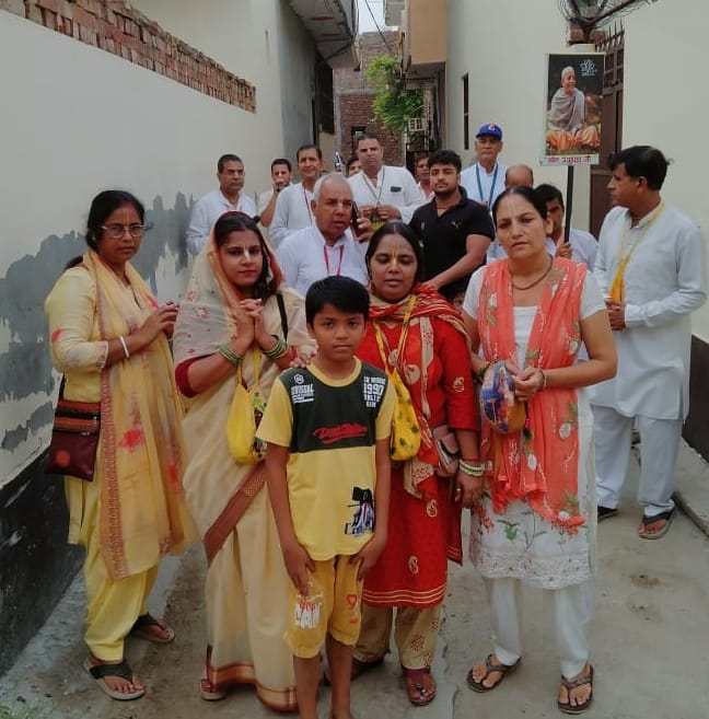 Harinam Sankirtan Prabhatphera was organised and Lord's praise was sung