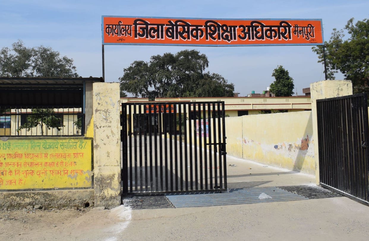Schools with less than 50 students may remain locked